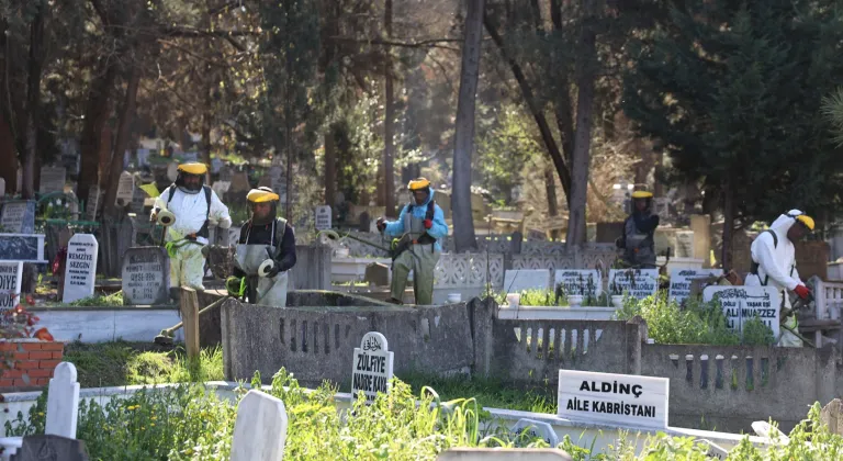 Sakarya'nın 16 ilçesindeki mezarlıklar bayrama hazırlanıyor