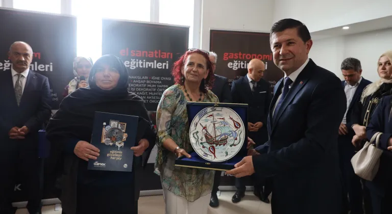 SAMEK yıl sonu sergileri Kocaali’de sürüyor