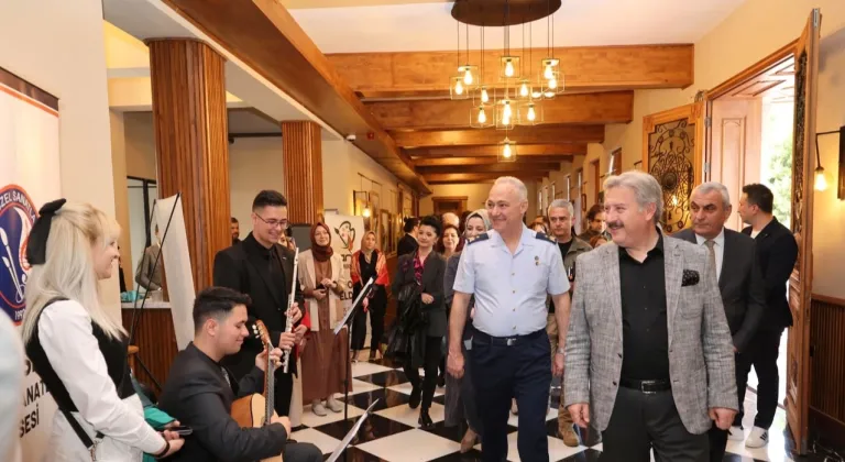 Sanat Melikgazi'de karma resim sergisi açıldı