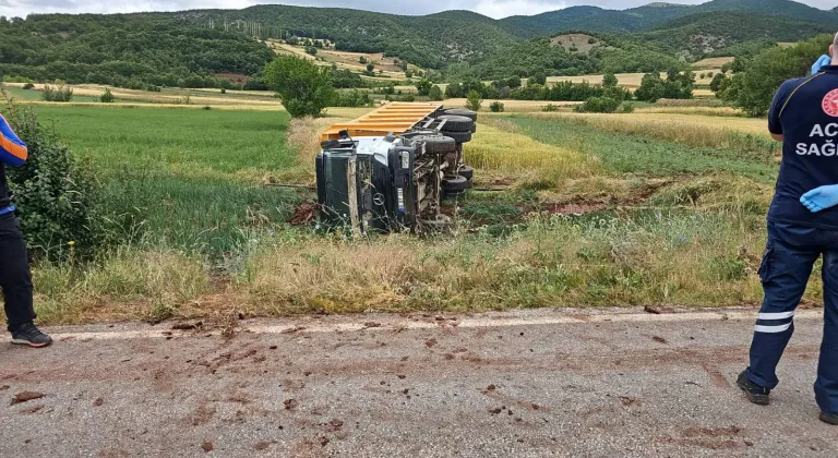 Şarampole devrilen kamyonun şoförü öldü