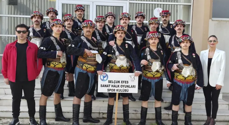 Selçuk Efes Sanat Halk Oyunları ekibi üçüncü oldu