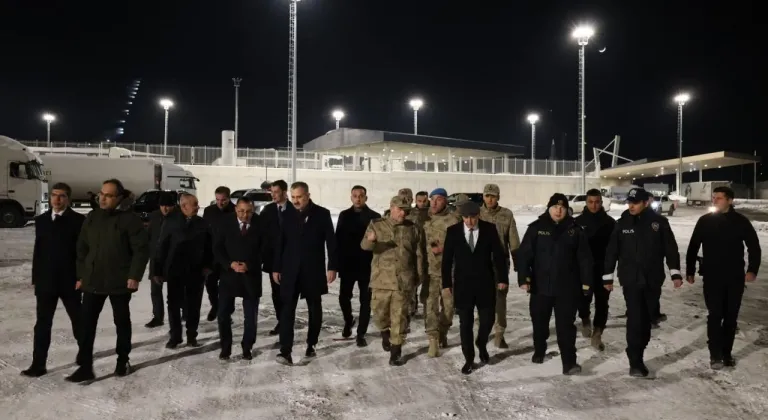 Sınır kapısında giriş-çıkışlar mercek altında