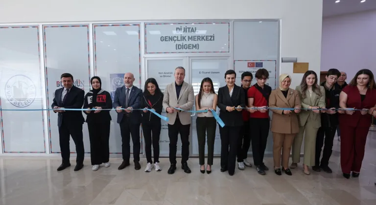 Sivas’ta Dijital Gençlik Merkezi açıldı