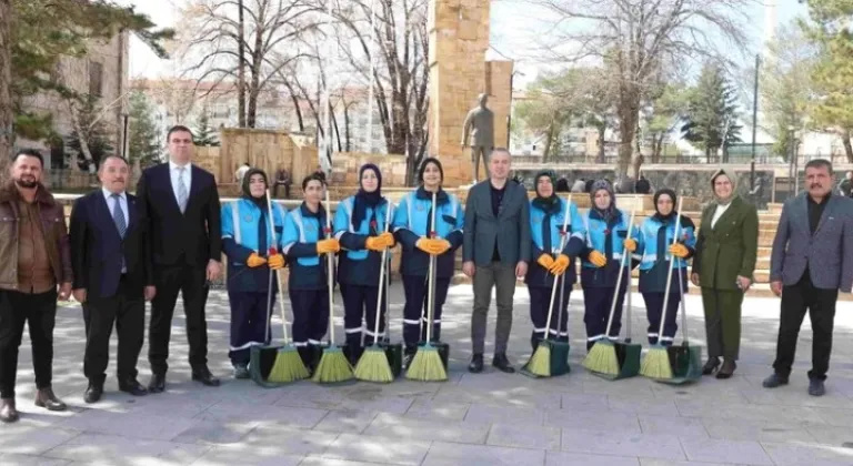 Sivas’ta Şehir Temizliğine Kadınlar Katkı Sağladı








