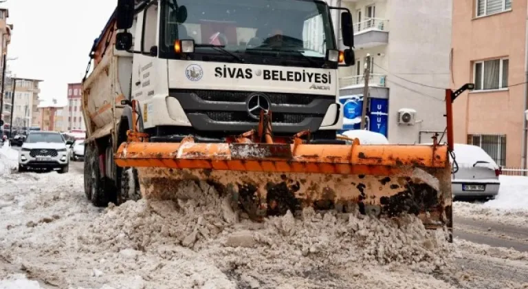 Sivas’ta Yoğun Kar Alarmı: 783 Personel Sahada