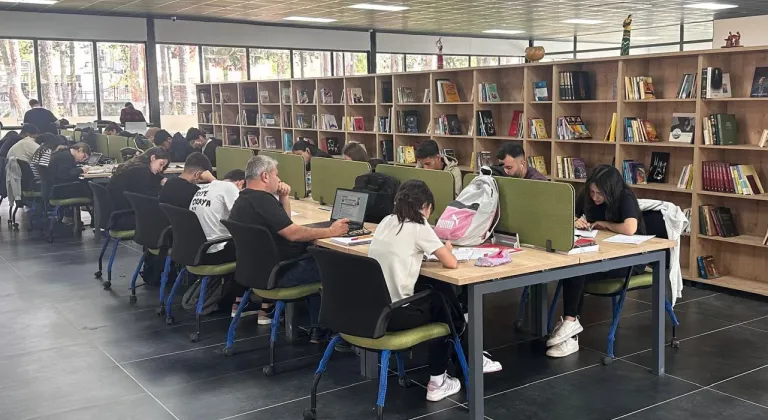 Sosyal Etki Zirvesi’nden Anlamlı Dayanışma: Binlerce Kitap Adıyaman’a