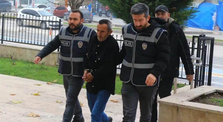 Tartıştığı arkadaşını evinin önünde vurdu (2)