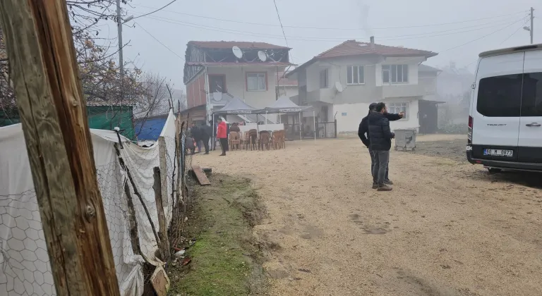 Tartıştığı arkadaşını evinin önünde vurdu