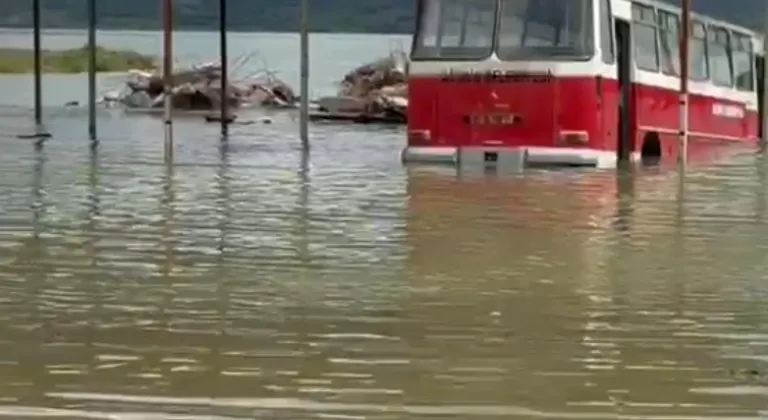 Taşkın riskine karşı Turhal'da köprüler sökülüyor (2)