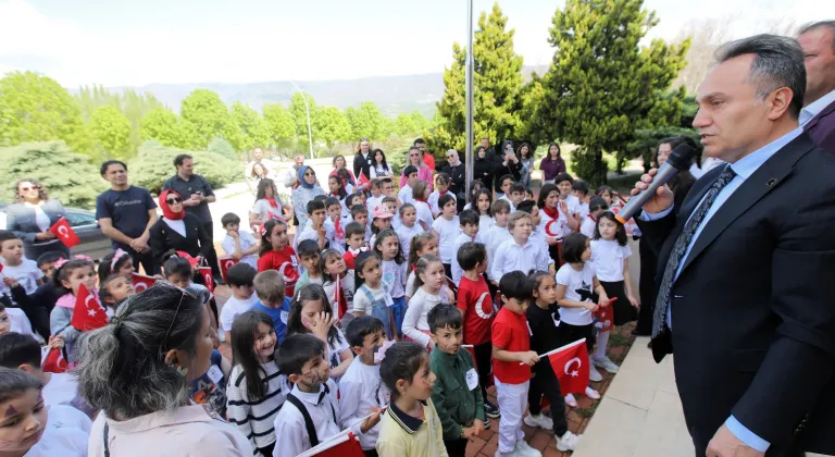 Taşlıçiftlik İlkokulu öğrencilerinden Rektör Yılmaz’a 23 Nisan ziyareti