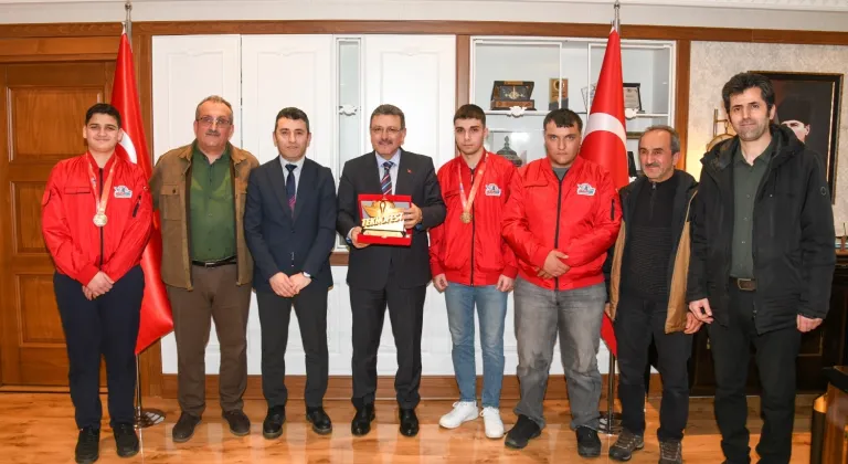 TEKNOFEST şampiyonlarından Başkan Genç’e ziyaret