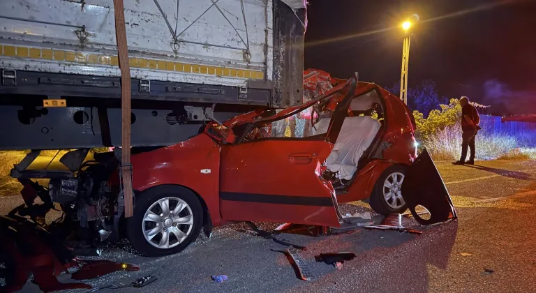 TIR'a arkadan çarpan otomobilin sürücüsü öldü