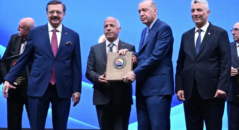 TOBB'dan Artvin Ticaret Borsası Başkanı Akyürek’e hizmet şeref plaketi