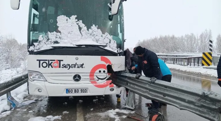 Suşehri'nde iki otobüs çarpıştı: 6 yaralı