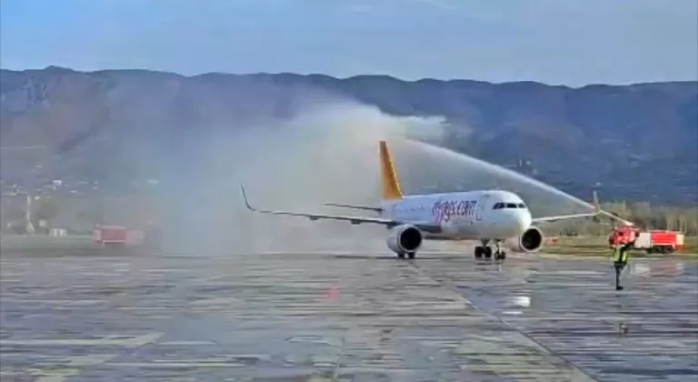 Tokat–İzmir uçuşları başladı... İlk sefere su takı seremonisi