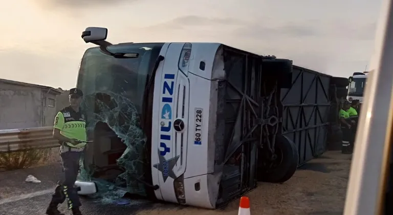 Tokat otobüsü Kuzey Marmara Otoyolu'nda devrildi: 3 kişi öldü, 20 yaralı var