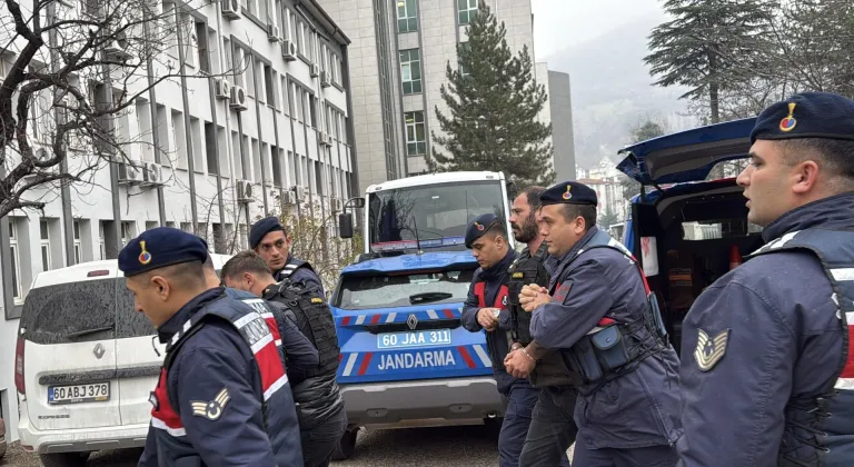 Tokat'ta 2 kişinin öldüğü silahlı kavganın şüphelileri adliyede