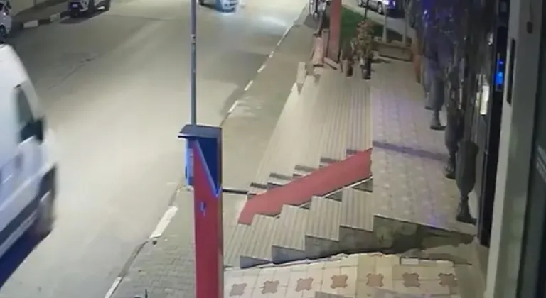 Tokat’ta 2 otomobilin çarpıştığı kaza kamerada