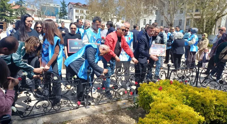 Tokat'ta eğitimde şiddete karanfilli protesto