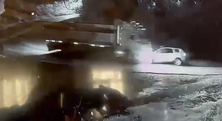 Tokat’ta kamyon ile otomobilin çarpıştığı kaza kamerada