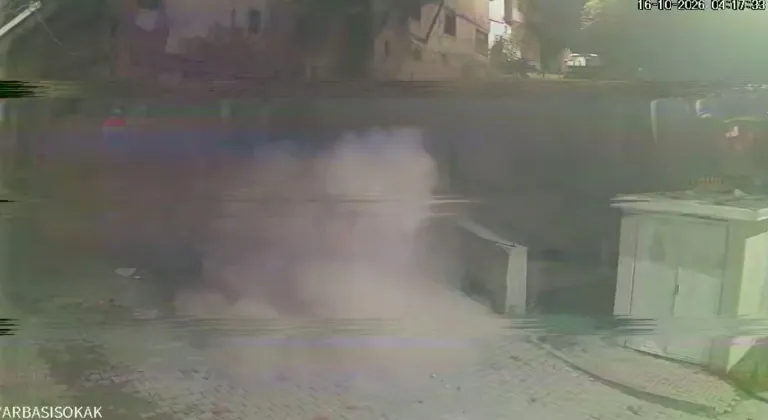 Tokat'ta metruk binada yaşanan çökme kamerada