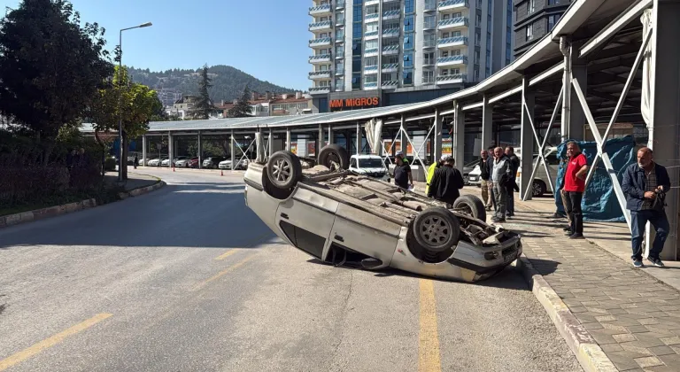 Tokat'ta otomobil devrildi: 3 yaralı