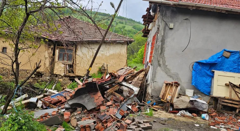 Tokat'ta sağanak sonrası heyelan: 2 ev tahliye edildi