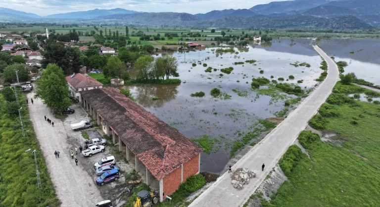Tokat’ta taşkın nedeniyle tahliye edilen köyde son durum havadan görüntülendi