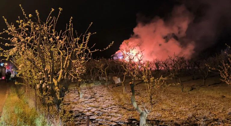Tokat’ta tek katlı ahşap evde yangın