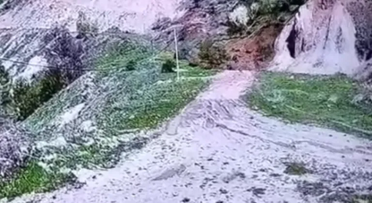 Tokat’ta toprak kayması kamerada