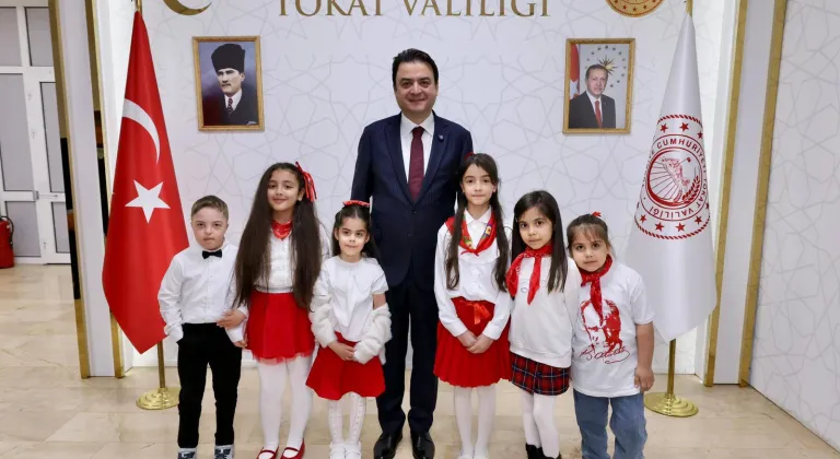 Tokat’ta valiliğin koltuğuna oturan çocuk okullarda güvenlik tedbirlerinin arttırılmasını istedi