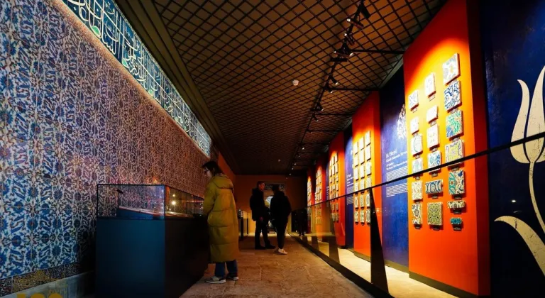 Topkapı Sarayı’ndaki Tarihi Mabeyn Yolu Çini Sanat Galerisi olarak açıldı