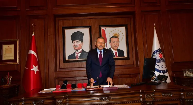 Trabzon Valisi Tahir Şahin göreve başladı