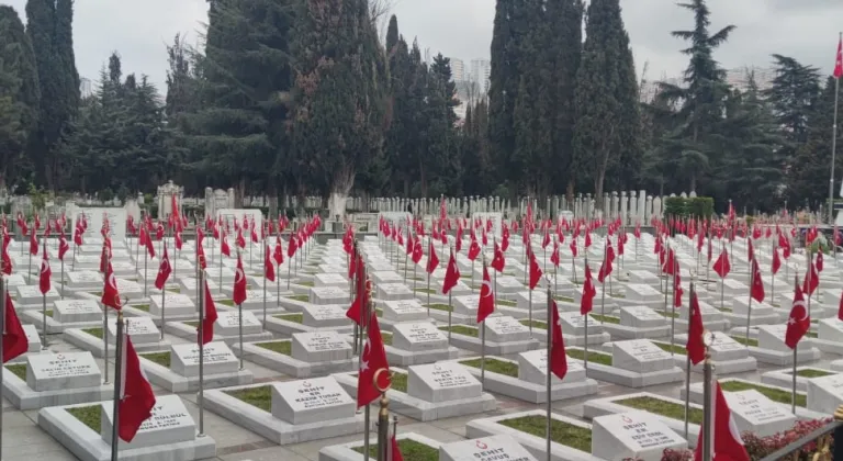 Trabzon'da Büyükşehir mezarlıkları bayrama hazırladı