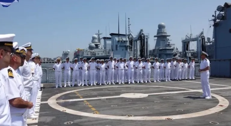 Türk Donanması Taranto Limanı’nda

