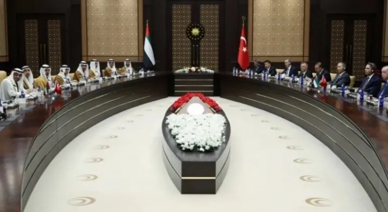 Türkiye ile BAE Arasında 7 Yeni İş Birliği Anlaşması İmzalandı










