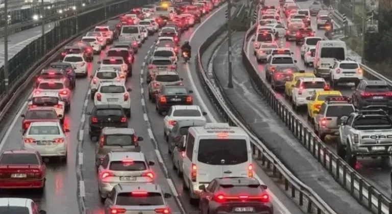 Türkiye’de Karayolu Ulaşımı: 1 Yılda 348,1 Milyar Kilometre







