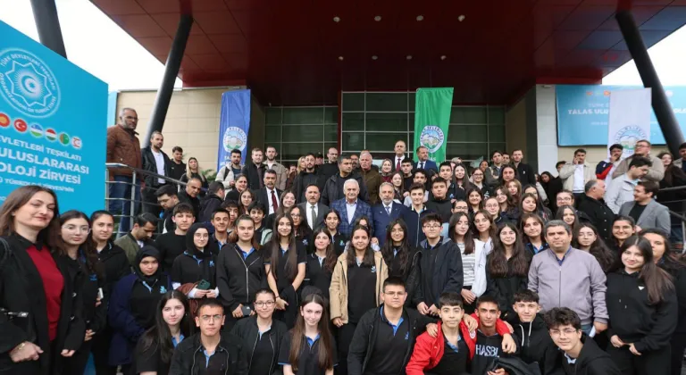 Uluslararası Türkoloji Zirvesi'ne yoğun ilgi