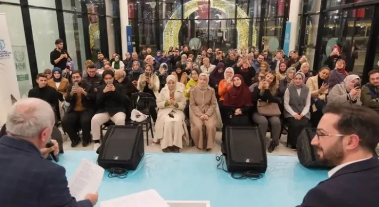 Ünlü Yazar Kocaeli'deki Söyleşide Gençlerle Buluştu!








