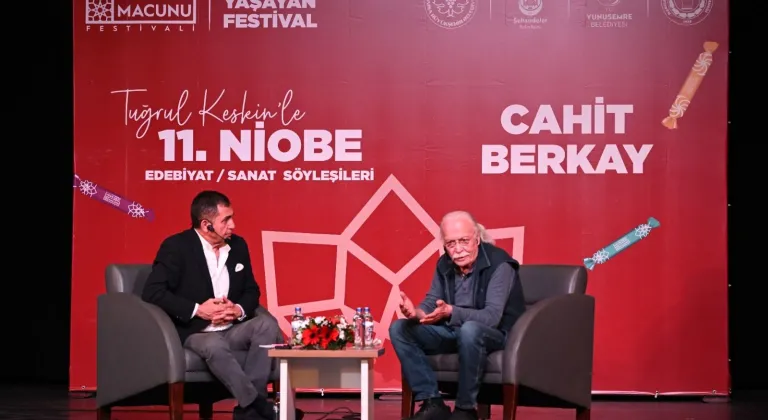 Usta sanatçı Cahit Berkay Manisalılarla buluştu