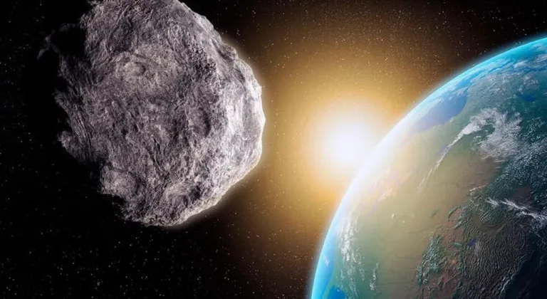 Uzayda Ay'a çarpabilecek asteroit tehlikesi