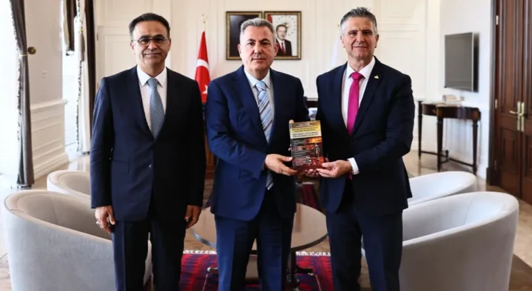 Vali Elban'a İzmir Eğitim Müfettişleri'nden 'Disiplin Soruşturması' kitabı