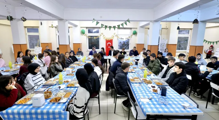 Vali Köklü Lise Öğrencileriyle İftarda Buluştu