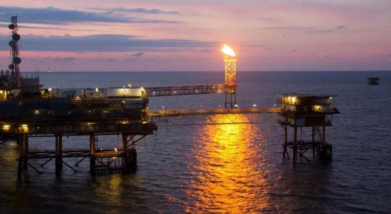 Venezuela petrol satışından 300 milyon dolar kazandı