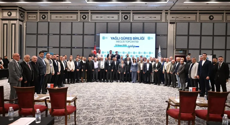 Yağlı Güreş Birliği’nde Ahmet Akın yeniden başkan seçildi