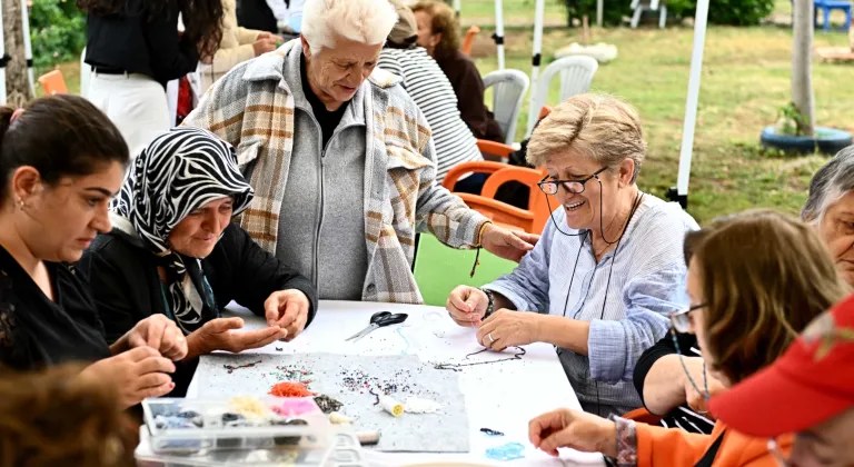 Yaşlı evlerinde bahar şenliği