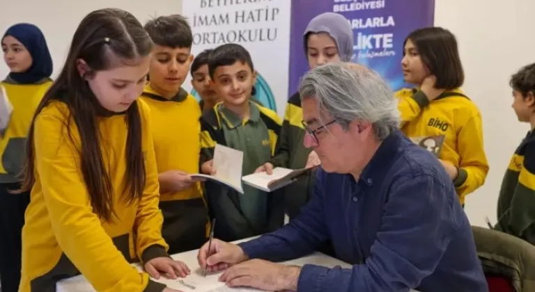 Yazarlar Genç Okurlarla Buluşuyor

