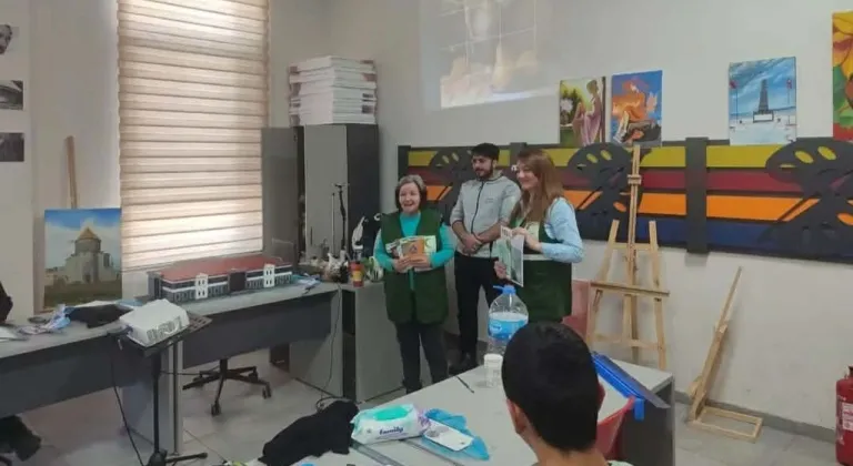 Yeşilay Kars’tan Gençlik Merkezinde bilgilendirme çalışması