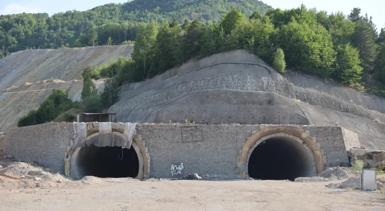 Yıllardır Beklenen Geminbeli Tüneli Hâlâ Açılmadı