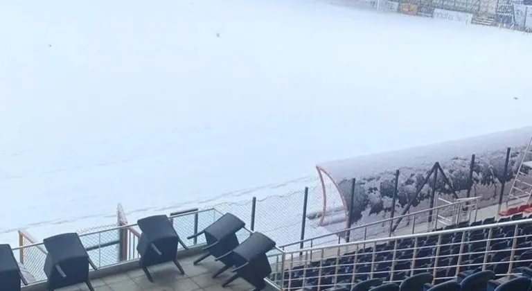 Yoğun kar maçı iptal ettirdi